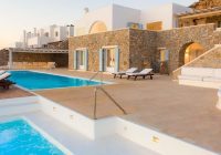 Benefits of Hiring a Property Manager to Rent Your Luxury Villa